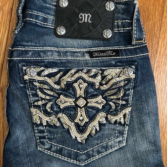 Miss Me Boot Cut Cross Leather Sequin Pocket Signature-Rise Med Blu Jean JW59378 - Picture 6 of 6